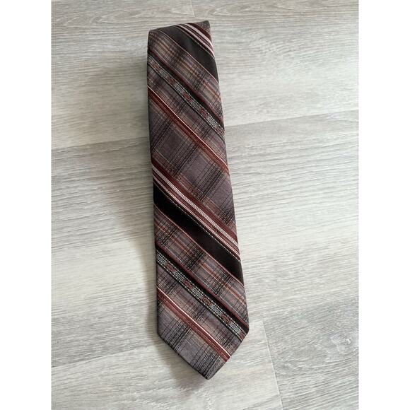 Vintage Year Rounder Polyester Neck Tie Made In The USA - Picture 1 of 6